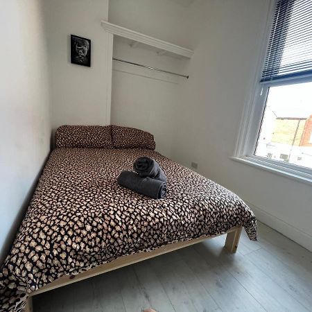 Safari Apartment, Free Parking, 10Min Walk To Blackpool Tower, Sleeps 12 Extérieur photo