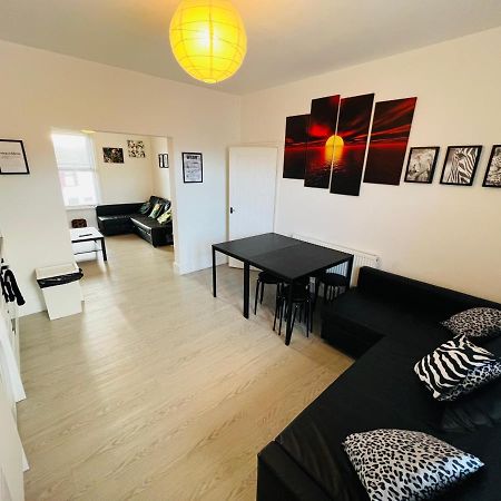 Safari Apartment, Free Parking, 10Min Walk To Blackpool Tower, Sleeps 12 Extérieur photo