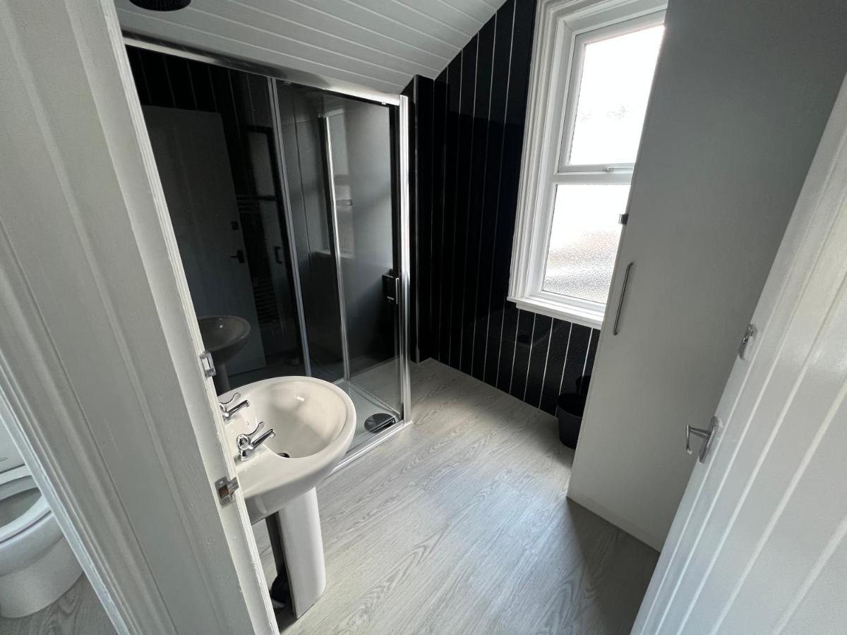 Safari Apartment, Free Parking, 10Min Walk To Blackpool Tower, Sleeps 12 Extérieur photo