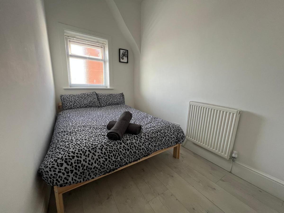 Safari Apartment, Free Parking, 10Min Walk To Blackpool Tower, Sleeps 12 Extérieur photo