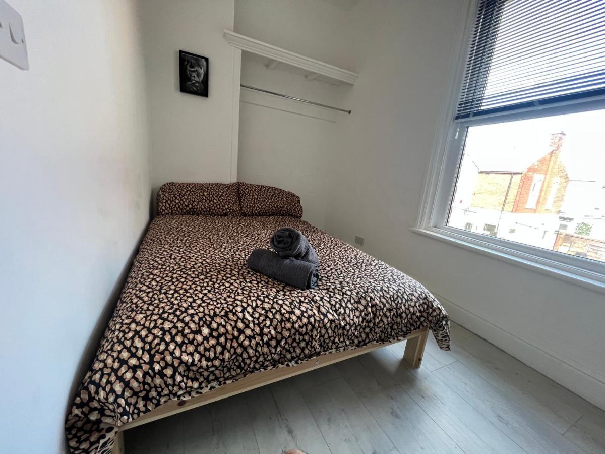 Safari Apartment, Free Parking, 10Min Walk To Blackpool Tower, Sleeps 12 Extérieur photo