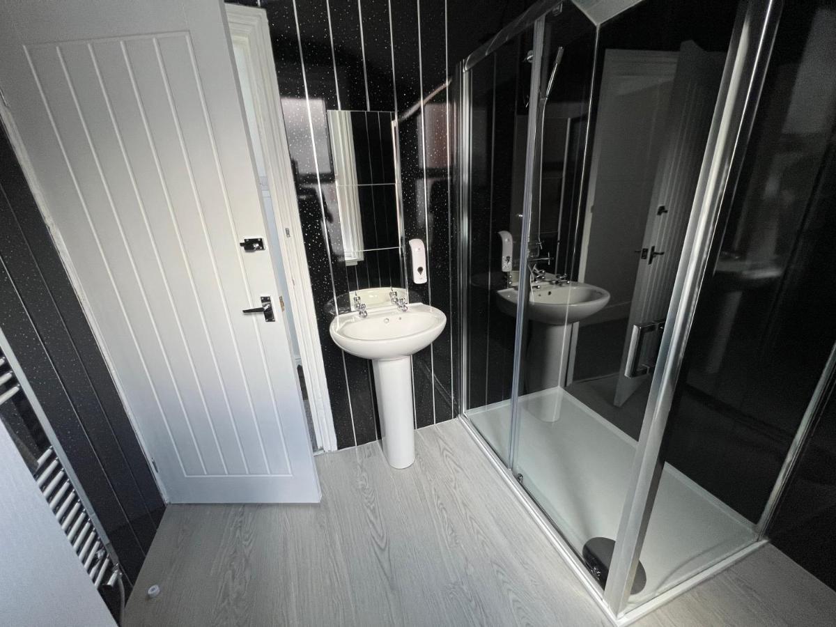 Safari Apartment, Free Parking, 10Min Walk To Blackpool Tower, Sleeps 12 Extérieur photo