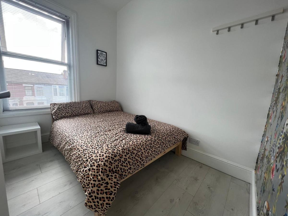 Safari Apartment, Free Parking, 10Min Walk To Blackpool Tower, Sleeps 12 Extérieur photo