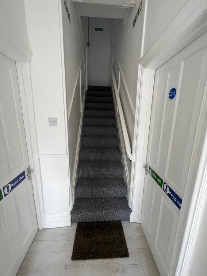 Safari Apartment, Free Parking, 10Min Walk To Blackpool Tower, Sleeps 12 Extérieur photo