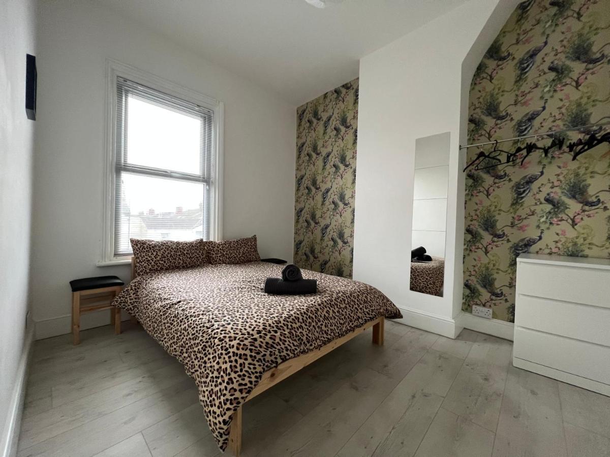 Safari Apartment, Free Parking, 10Min Walk To Blackpool Tower, Sleeps 12 Extérieur photo