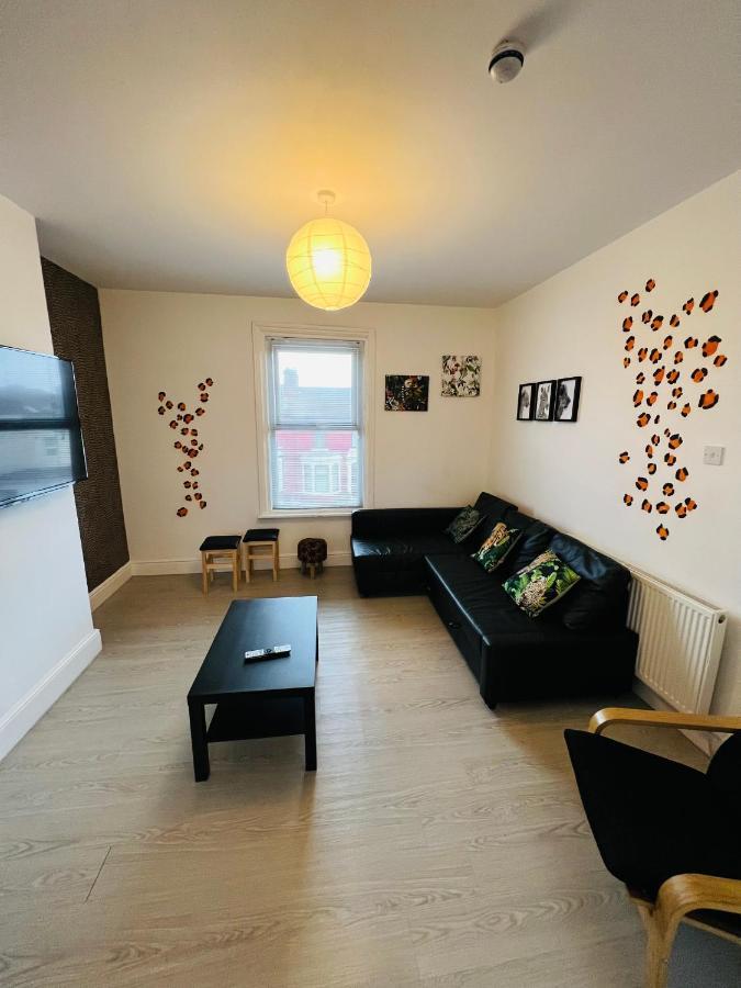 Safari Apartment, Free Parking, 10Min Walk To Blackpool Tower, Sleeps 12 Extérieur photo